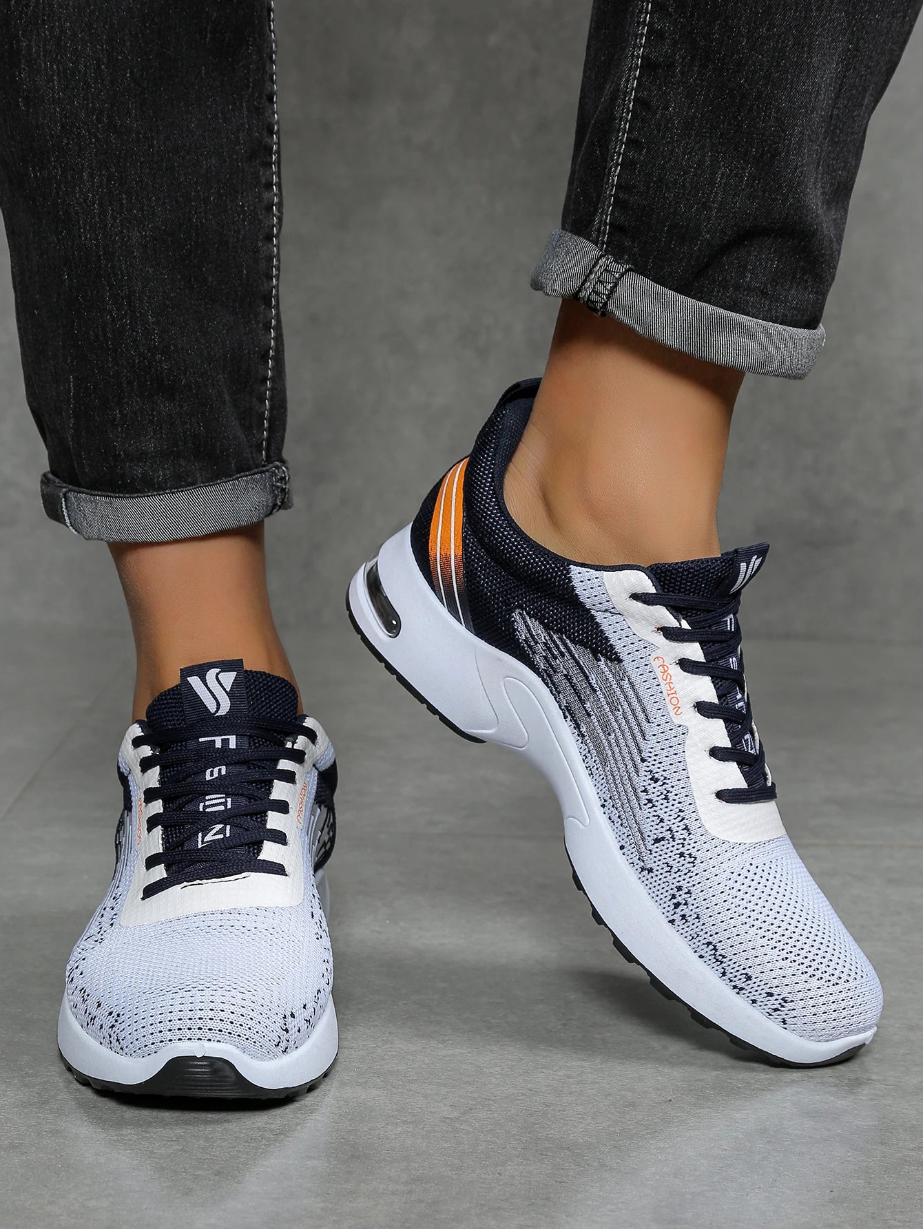 Men’s Fashionable Breathable Mesh Casual Sports Shoes