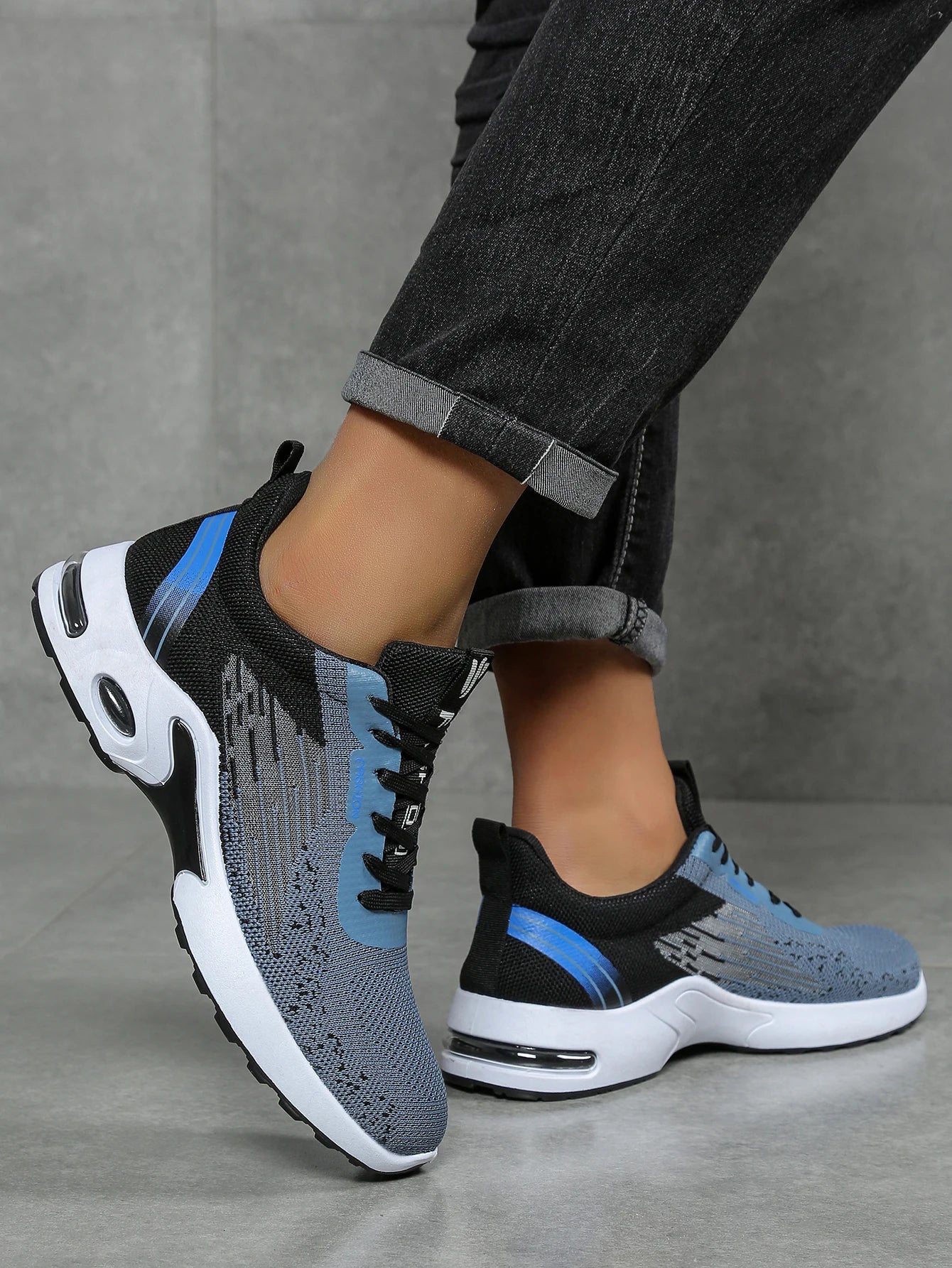 Men’s Fashionable Breathable Mesh Casual Sports Shoes